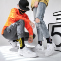 China Großhandel Modeplattform Weiß hochwertiges maßgeschneidertes atmungsaktives leichte pu Männer Luft Sportschuhe Sneaker für den Mann